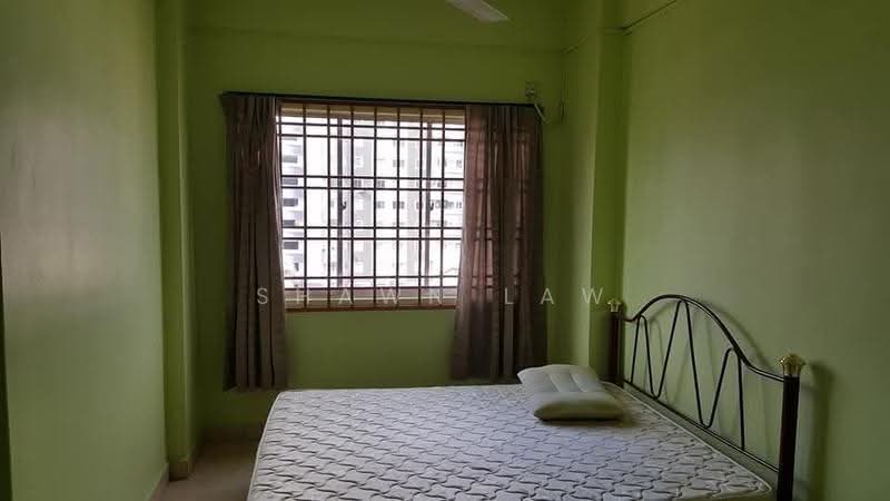 Pangsapuri untuk Dijual di Bayu Puteri 3 - Shawn Law - Bedroom - PropertyGuru.com.my