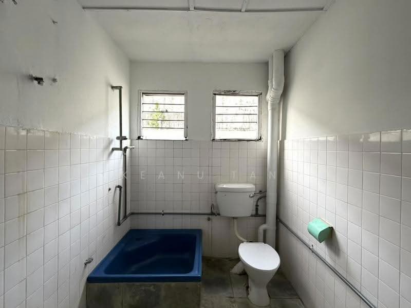 Kedai untuk Disewa di Segambut (Kuala Lumpur) - Keanu Tan - Bathroom - PropertyGuru.com.my