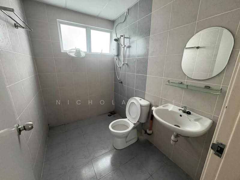 Apartment for Sale at Seri Tecoma - Nicholas Lee - Bathroom - PropertyGuru.com.my