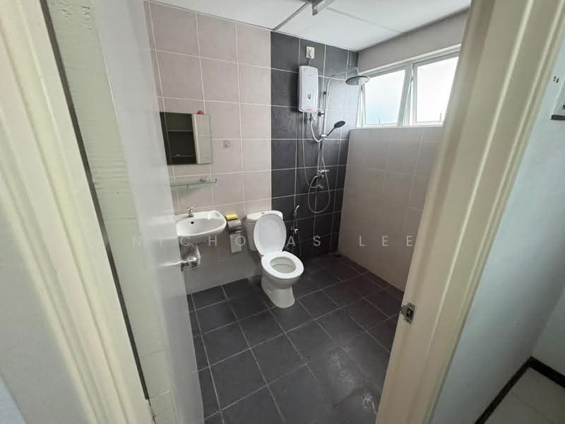 Apartment for Sale at Seri Tecoma - Nicholas Lee - Bathroom - PropertyGuru.com.my