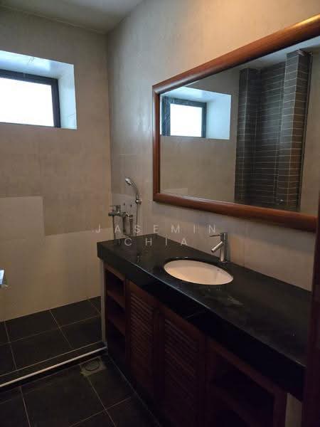 Rumah Banglo untuk Dijual di Jalan Ipoh (Kuala Lumpur) - Jasemin Chia - Bathroom - PropertyGuru.com.my