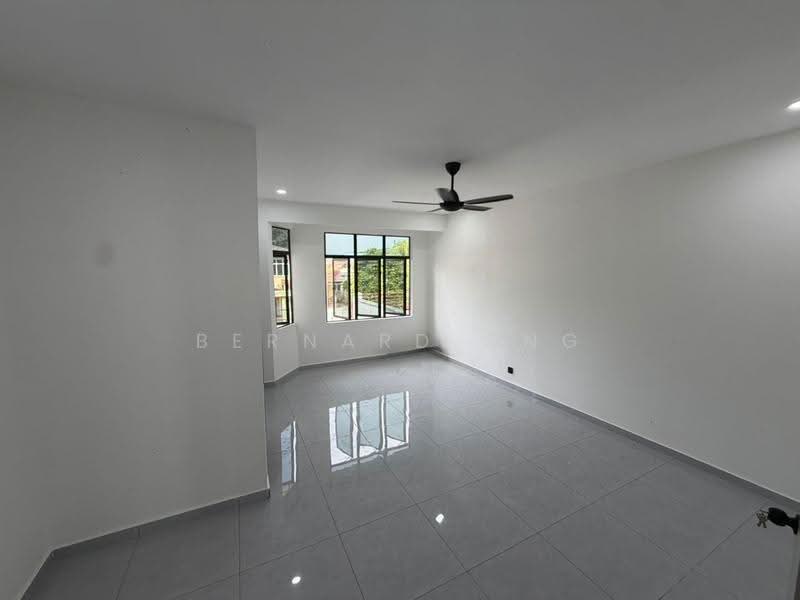 2-storey Terraced House for Sale in Bandar Bukit Beruntung (Bukit Beruntung) - Bernard Ong - Living Room - PropertyGuru.com.my