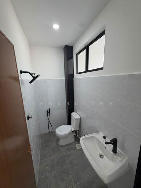 2-storey Terraced House for Sale in Bandar Bukit Beruntung (Bukit Beruntung) - Bernard Ong - Bathroom - PropertyGuru.com.my