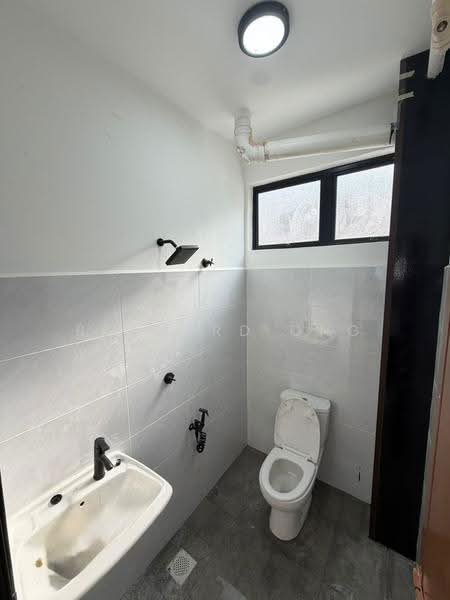 2-storey Terraced House for Sale in Bandar Bukit Beruntung (Bukit Beruntung) - Bernard Ong - Bathroom - PropertyGuru.com.my