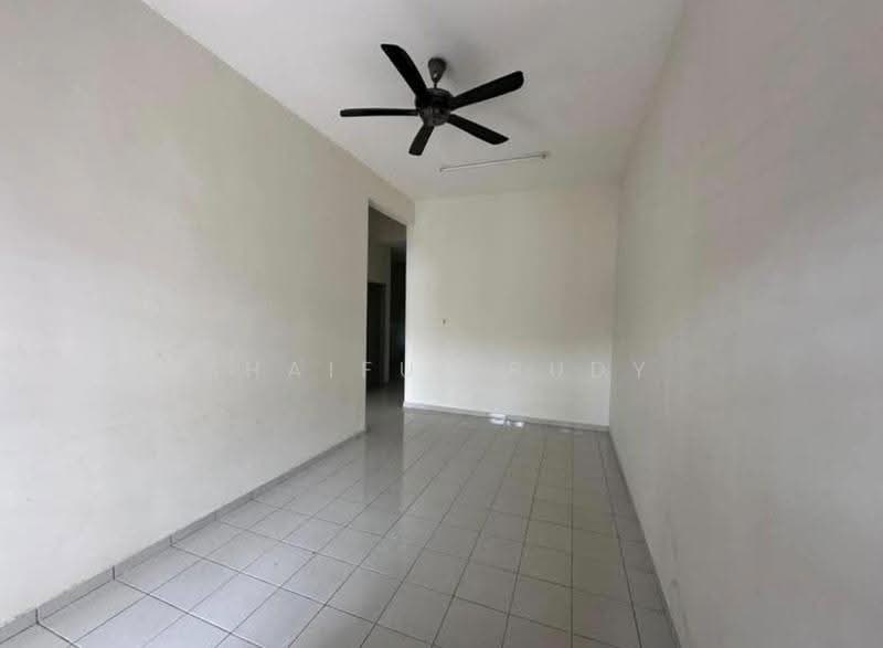 Rumah Teres 1-Tingkat untuk Dijual di Pulau Indah (Klang) - Shaiful Rudy - Living Room - PropertyGuru.com.my
