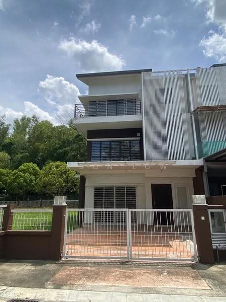 Rumah Teres 2.5-Tingkat untuk Disewa di Petaling Jaya (Selangor) - Jason Low - Exterior - PropertyGuru.com.my