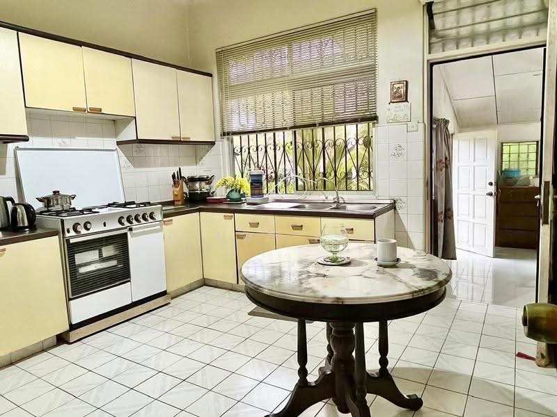 Bungalow House for Sale in Taman Universiti Ss3 (Petaling Jaya) - Cindy Kee - Kitchen - PropertyGuru.com.my
