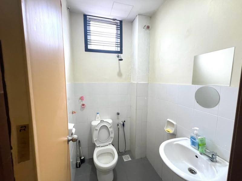 Rumah Teres 2-Tingkat untuk Dijual di Taman Mutiara Rini (Skudai) - Kinn Png - Bathroom - PropertyGuru.com.my