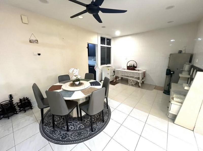 Rumah Teres 2-Tingkat untuk Dijual di Taman Mutiara Rini (Skudai) - Kinn Png - Dining Room - PropertyGuru.com.my
