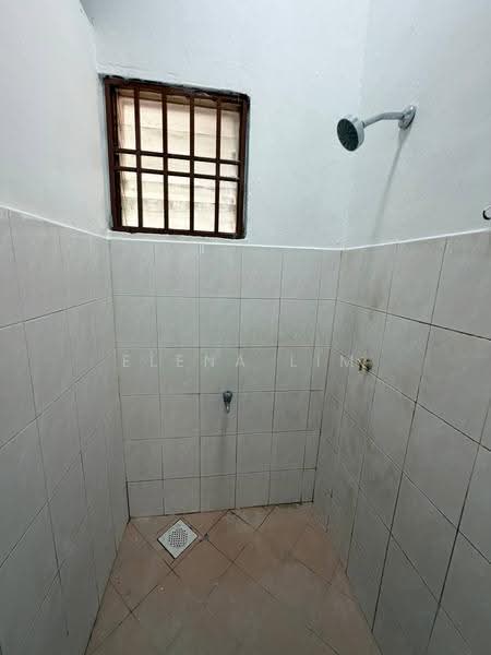 Flat for Sale at Taman Pulai Utama - Elena Lim - Bathroom - PropertyGuru.com.my