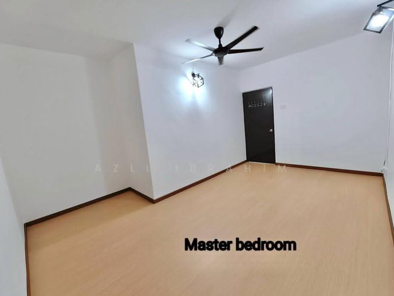 Rumah Teres 3-Tingkat untuk Dijual di Taman Muda (Ampang) - Azli Ibrahim - Master Bedroom - PropertyGuru.com.my