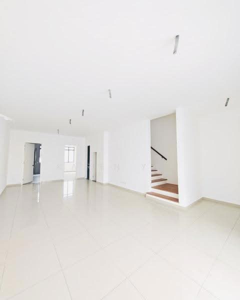 Rumah Teres 2-Tingkat untuk Dijual di Bandar Seri Alam (Masai) - Karen Yeo - Living Room - PropertyGuru.com.my