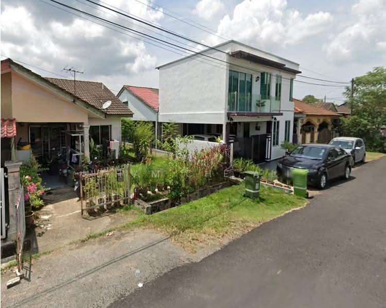 Semi-Detached House for Sale in Taman Seri Inderapura (Kuantan) - Idham Che'Ali - Exterior - PropertyGuru.com.my