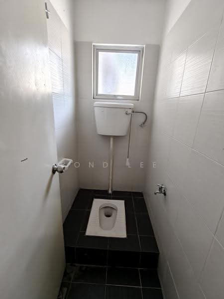 Semi-D Factory for Sale in Taman Perindustrian Puchong (Puchong) - Bond Lee - Bathroom - PropertyGuru.com.my