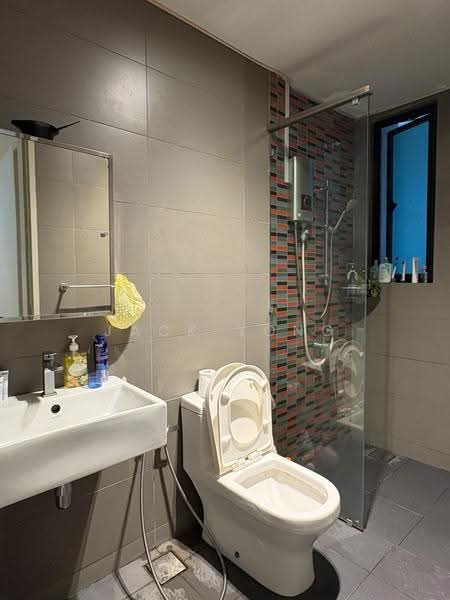 Kediaman Servis untuk Dijual di The Leafz @ Dedaun - Jack Yong - Bathroom - PropertyGuru.com.my