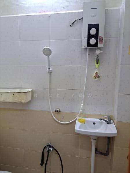 Apartment for Sale at Teratai Mewah Apartment Block 4 & 6 - Nick Yow - Bathroom - PropertyGuru.com.my