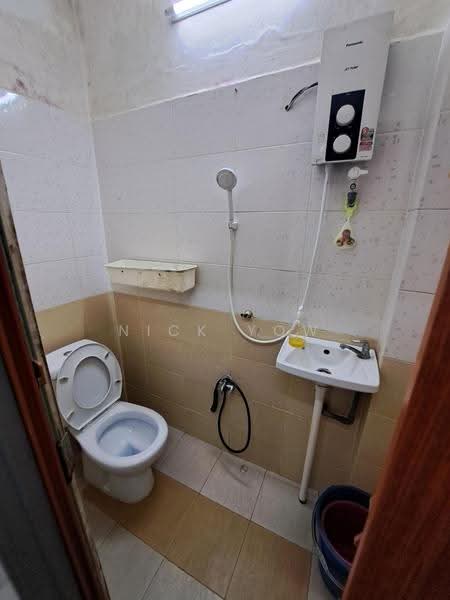 Apartment for Sale at Teratai Mewah Apartment Block 4 & 6 - Nick Yow - Bathroom - PropertyGuru.com.my