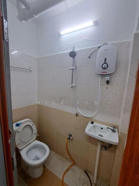 Apartment for Sale at Teratai Mewah Apartment Block 4 & 6 - Nick Yow - Bathroom - PropertyGuru.com.my