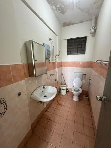 Apartment for Rent at Pangsapuri Seri Pinang - Sally Wong - Bathroom - PropertyGuru.com.my