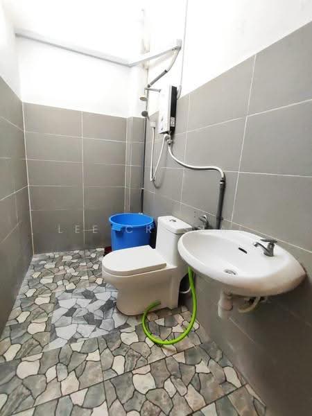 Terraced House for Rent in Taman Bukit Kajang Baru (Kajang) - Lee Crystal - Bathroom - PropertyGuru.com.my