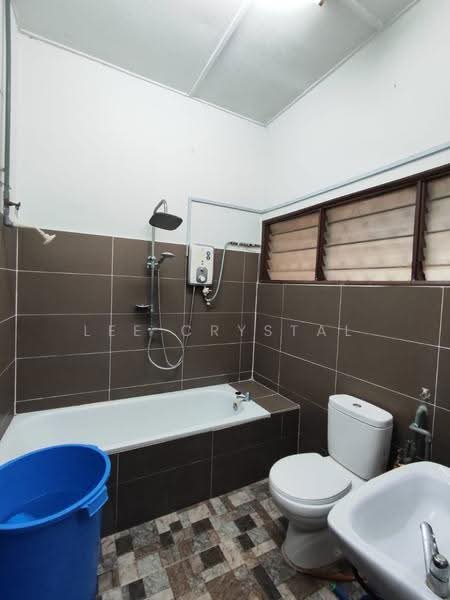 Terraced House for Rent in Taman Bukit Kajang Baru (Kajang) - Lee Crystal - Bathroom - PropertyGuru.com.my