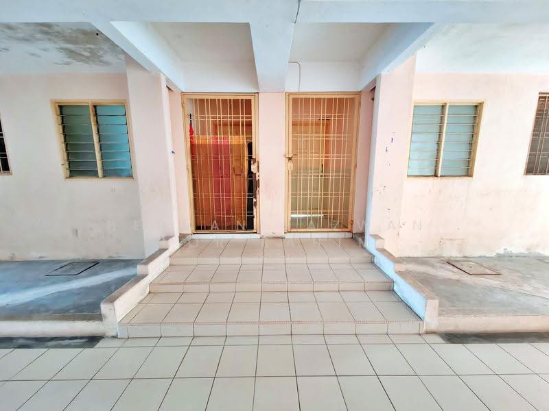 Pangsapuri untuk Dijual di Sri Lavender Apartment - Herman Sazwan Nor Rahim - Corridor - PropertyGuru.com.my