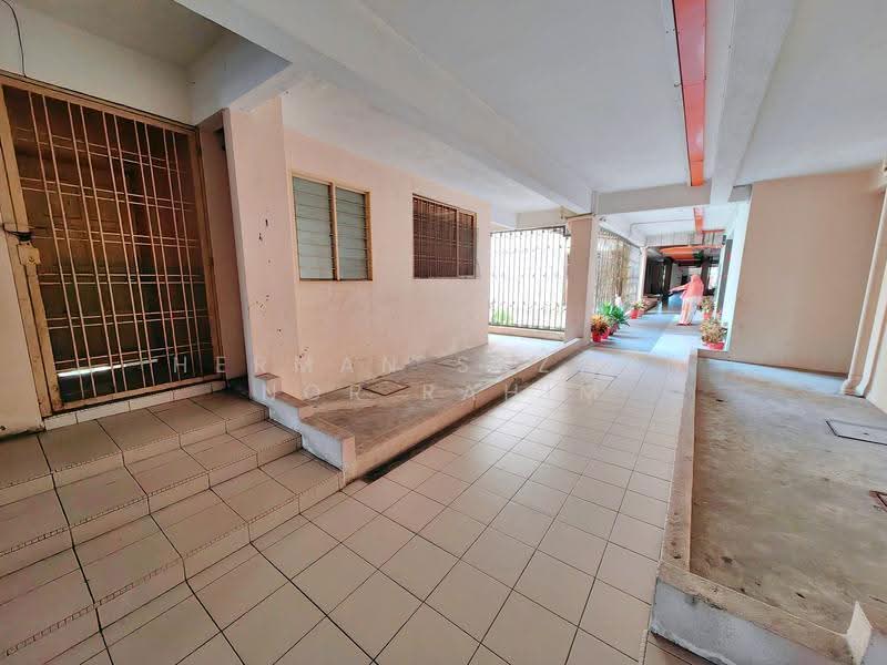 Pangsapuri untuk Dijual di Sri Lavender Apartment - Herman Sazwan Nor Rahim - Corridor - PropertyGuru.com.my