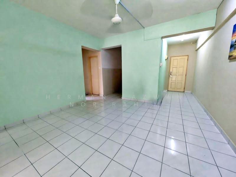 Pangsapuri untuk Dijual di Sri Lavender Apartment - Herman Sazwan Nor Rahim - Dining Room - PropertyGuru.com.my