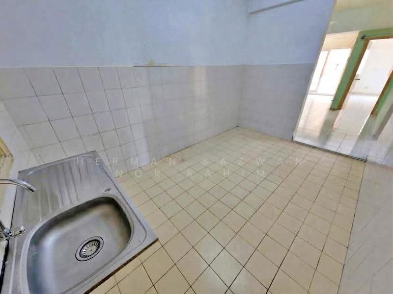 Pangsapuri untuk Dijual di Sri Lavender Apartment - Herman Sazwan Nor Rahim - Kitchen - PropertyGuru.com.my