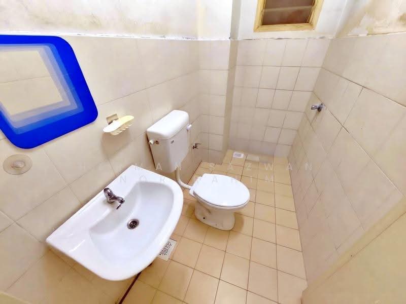 Pangsapuri untuk Dijual di Sri Lavender Apartment - Herman Sazwan Nor Rahim - Bathroom - PropertyGuru.com.my