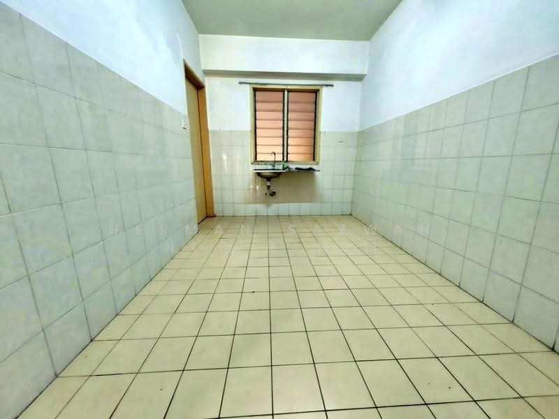 Pangsapuri untuk Dijual di Sri Lavender Apartment - Herman Sazwan Nor Rahim - Kitchen - PropertyGuru.com.my