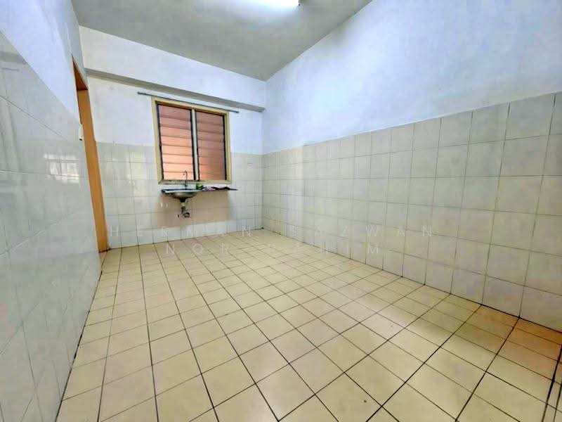 Pangsapuri untuk Dijual di Sri Lavender Apartment - Herman Sazwan Nor Rahim - Kitchen - PropertyGuru.com.my
