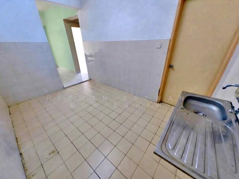 Pangsapuri untuk Dijual di Sri Lavender Apartment - Herman Sazwan Nor Rahim - Kitchen - PropertyGuru.com.my