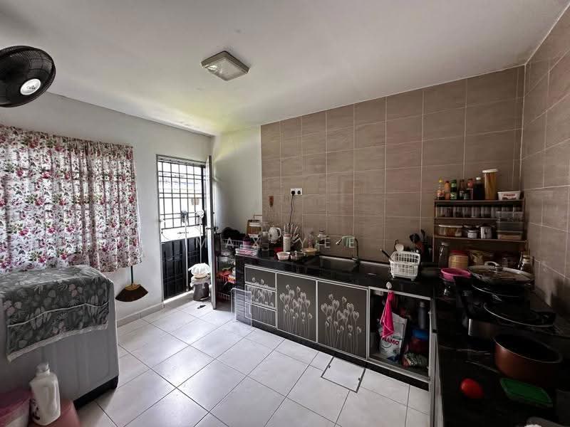 2-storey Terraced House for Sale in Saleng (Senai) - Max Yee - Kitchen - PropertyGuru.com.my