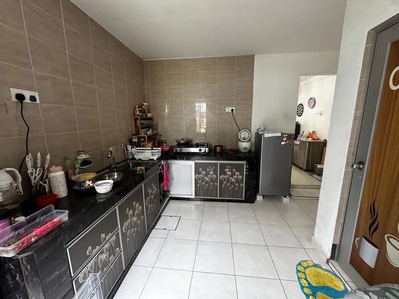 2-storey Terraced House for Sale in Saleng (Senai) - Max Yee - Kitchen - PropertyGuru.com.my