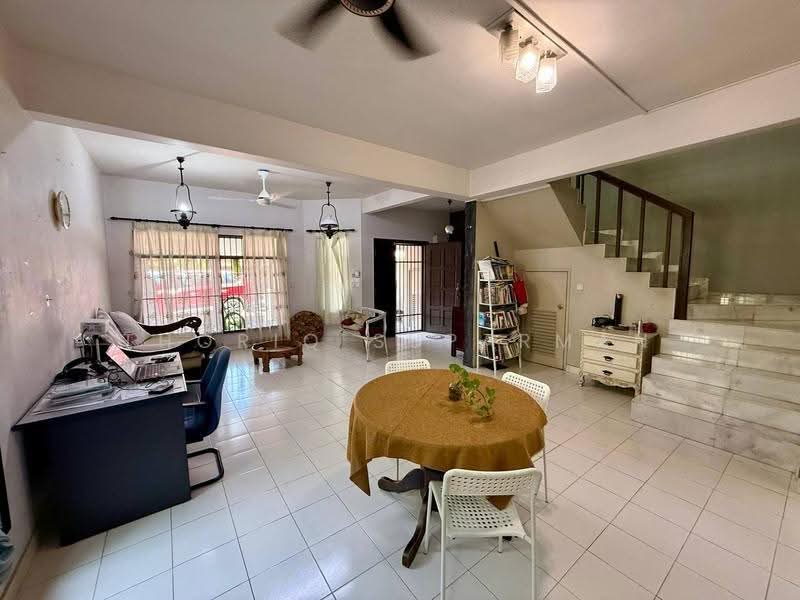 2-storey Terraced House for Sale in Seksyen 5 (Kota Damansara) - Thoriq Suparman - Living Room - PropertyGuru.com.my