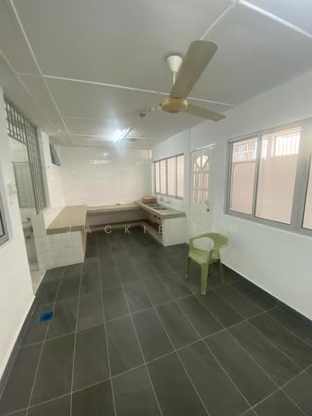 Rumah Teres 2-Tingkat untuk Disewa di Taman Bukit Maluri (Kepong) - Jackie Tan - Kitchen - PropertyGuru.com.my