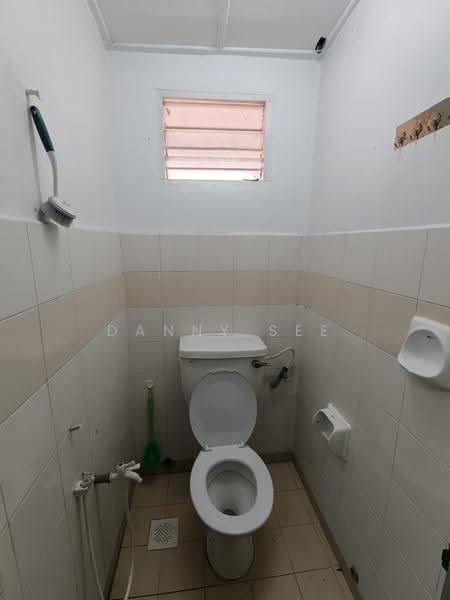 Shop / Office for Rent in Bandar Indahpura (Kulai) - Danny See - Bathroom - PropertyGuru.com.my