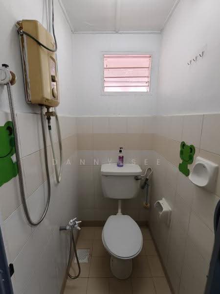 Shop / Office for Rent in Bandar Indahpura (Kulai) - Danny See - Bathroom - PropertyGuru.com.my