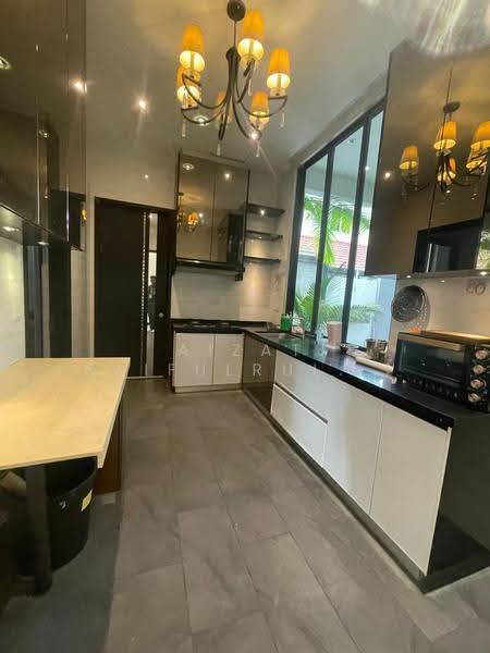 Bungalow House for Rent in Kampung Tunku (Petaling Jaya) - Aizat Saifulrullah - Kitchen - PropertyGuru.com.my