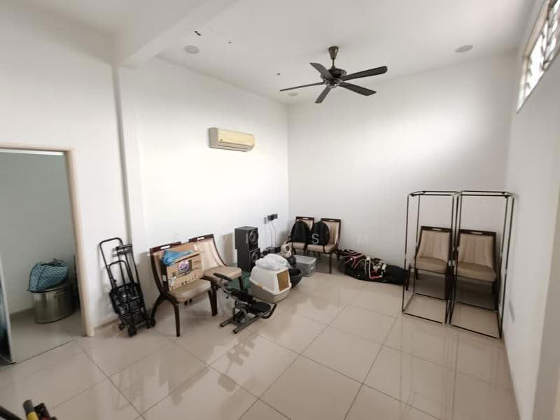 2-storey Terraced House for Sale in Taman Ehsan Jaya (Ulu Tiram) - Elvis Sim - Living Room - PropertyGuru.com.my