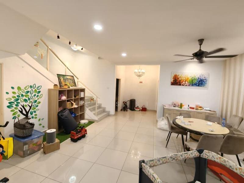 2-storey Terraced House for Sale in Taman Ehsan Jaya (Ulu Tiram) - Elvis Sim - Living Room - PropertyGuru.com.my