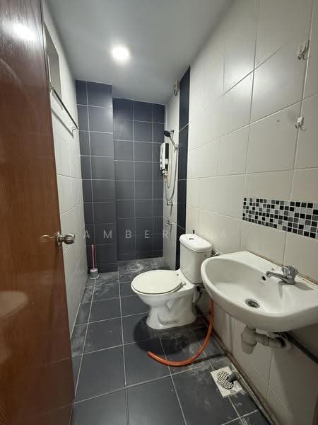 Pangsapuri untuk Disewa di Zennith Suites (Pangsapuri Kebun Teh) - Amber Ma - Bathroom - PropertyGuru.com.my