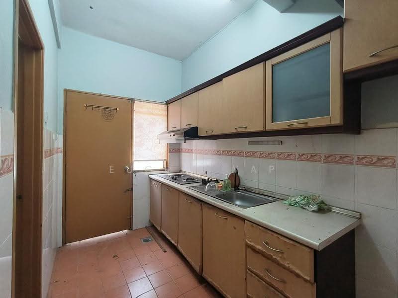 Rumah Teres untuk Dijual di Seksyen 32, Kemuning Green Ville (Shah Alam) - Eugene Yap - Kitchen - PropertyGuru.com.my