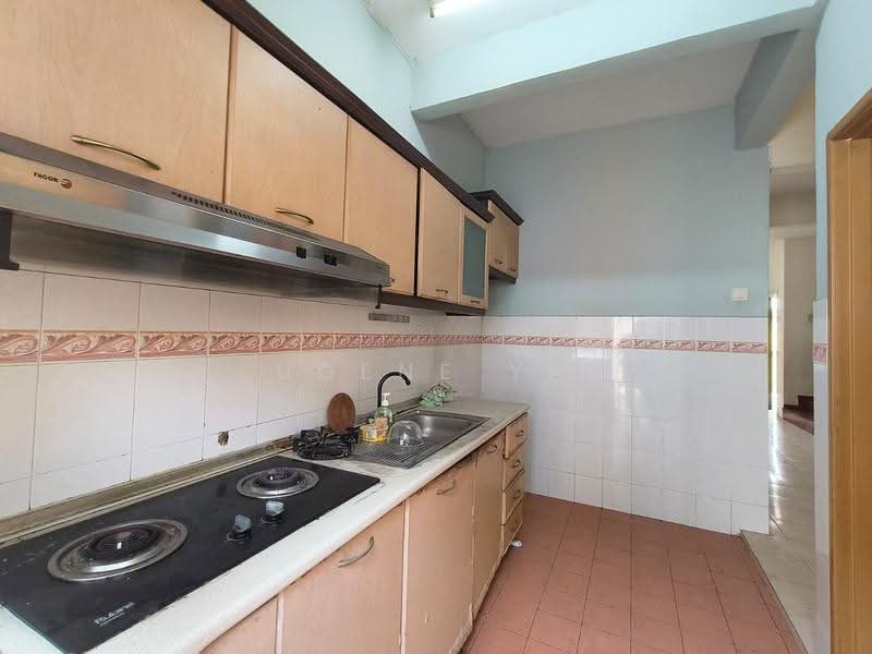 Rumah Teres untuk Dijual di Seksyen 32, Kemuning Green Ville (Shah Alam) - Eugene Yap - Kitchen - PropertyGuru.com.my