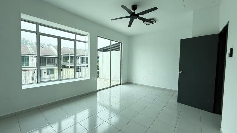 2-storey Terraced House for Sale in Taman Scientex Rawang (Rawang) - Agnes Foo - Balcony - PropertyGuru.com.my
