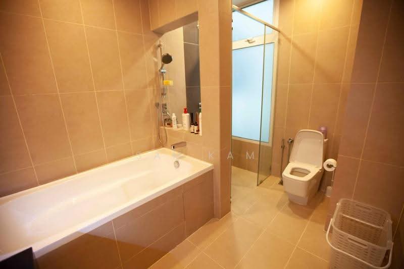 Condominium for Rent at Gurney Paragon - Sam Kam - Bathroom - PropertyGuru.com.my