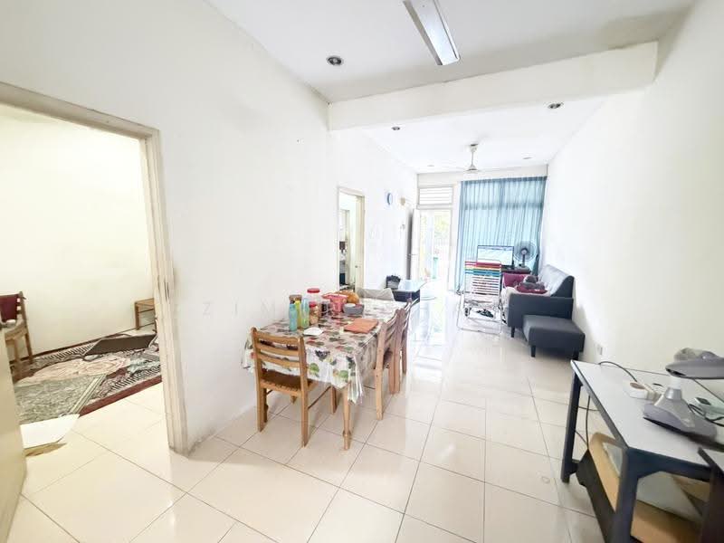 1-storey Terraced House for Sale in Bandar Saujana Putra (Tanjong Duabelas) - Zimir Shah - Living Room - PropertyGuru.com.my