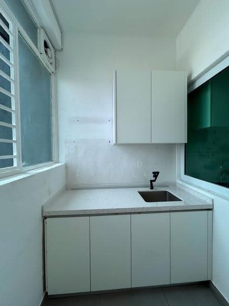 Kondominium untuk Disewa di The Holmes 1 - Azzad Zarull - Kitchen - PropertyGuru.com.my