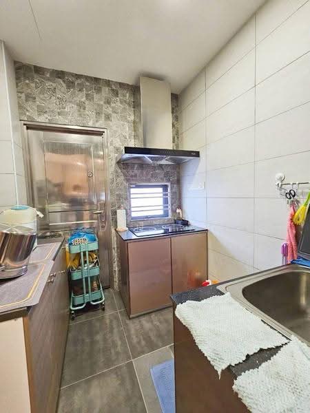 2-storey Terraced House for Sale in Bandar Dato Onn (Tebrau) - Iden Tan - Kitchen - PropertyGuru.com.my